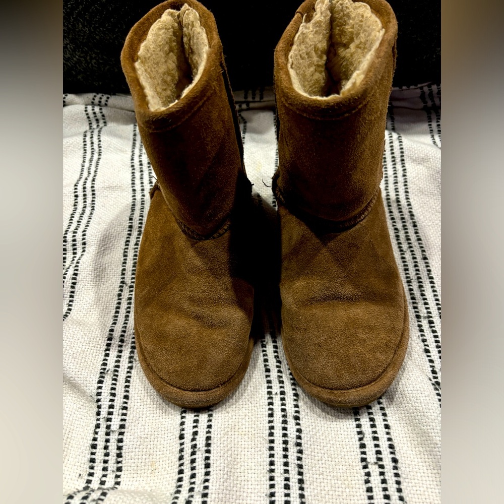 Bear paw - ugg style boot - Carmel color - size 5